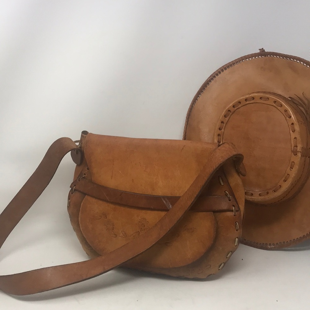 Vintage leather tooled purse 60s/70s